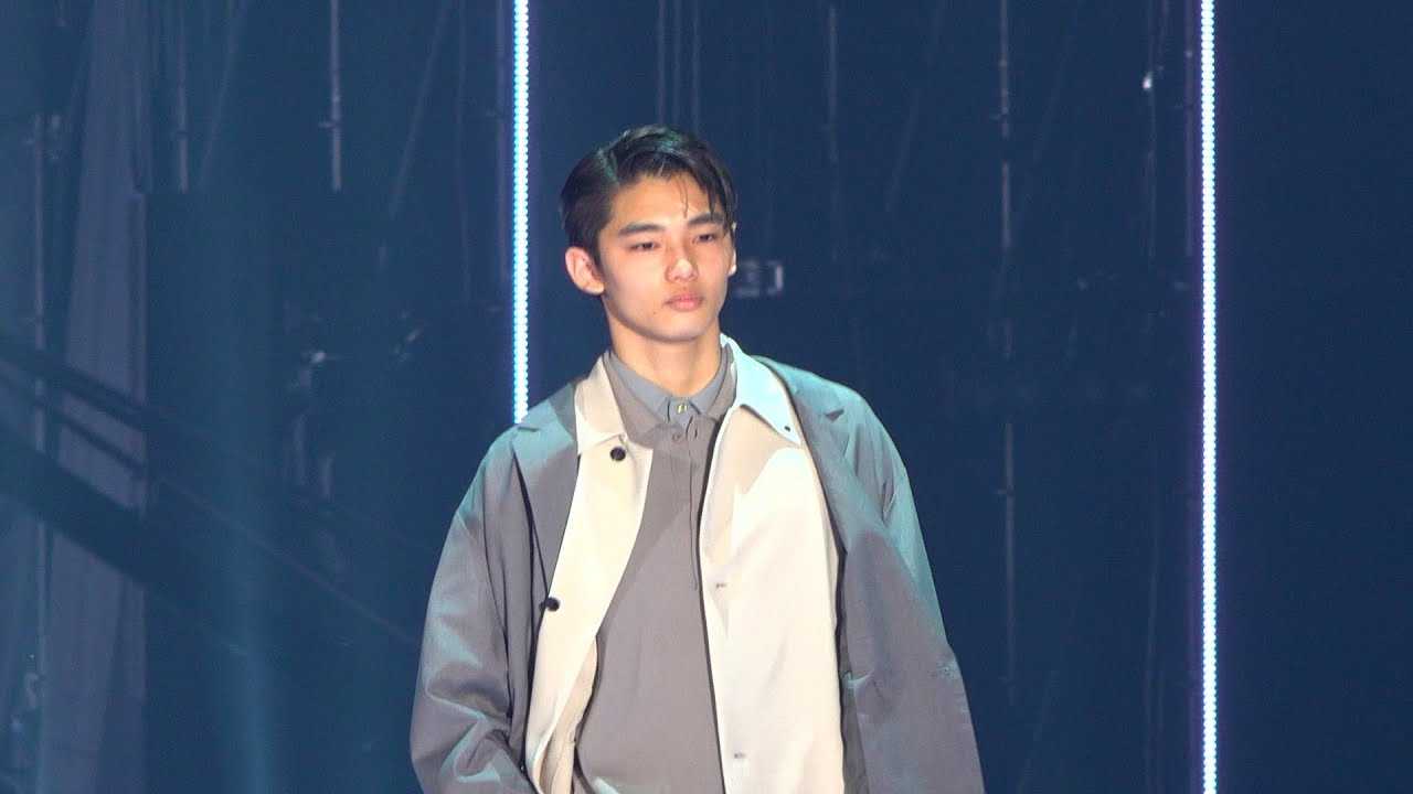 �y�i���̑��q�E�͈��A188cm�̔��Q�X�^�C���œ��X�����E�F�C�@�w��36�� �}�C�i�r �����K�[���Y�R���N�V���� 2023 SPRING/SUMMER�x