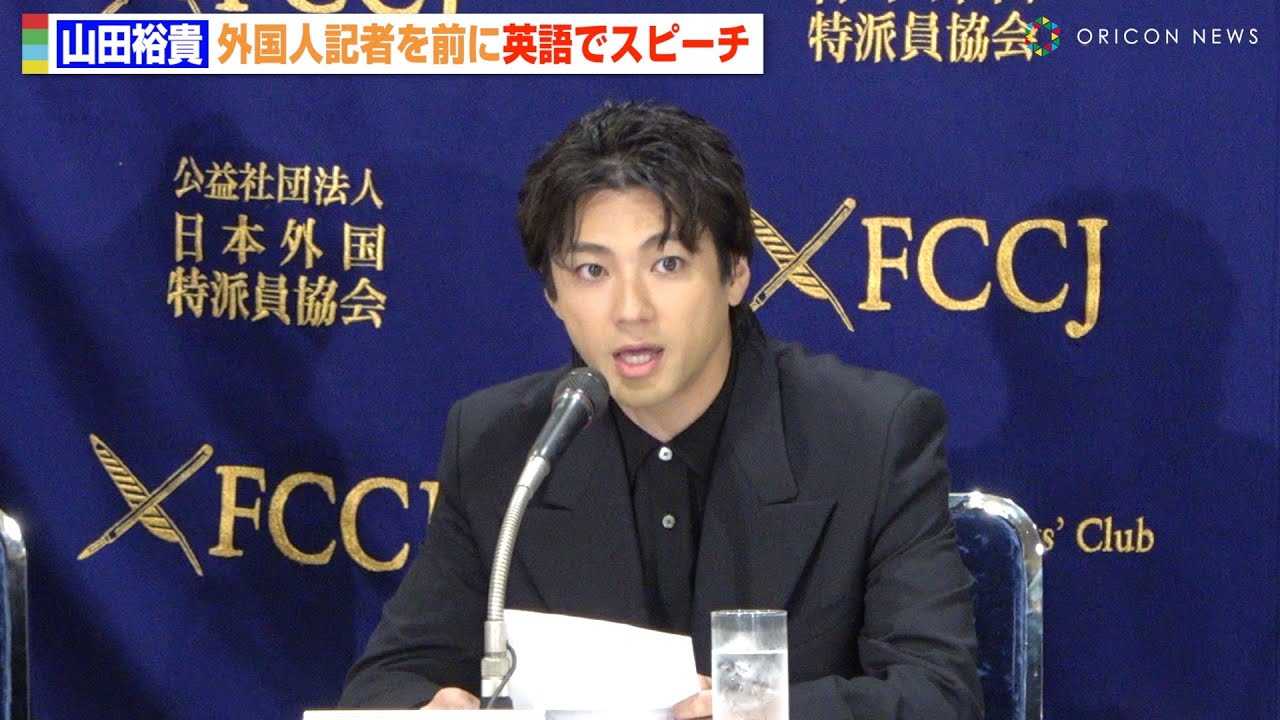 �R�c�T�M�A�O���l�L�҂�O�ɉp��ň��A�@���X�X�s�[�`�ɉ�ꂩ�甏��@�f��w�؂̏�̌R���x�O�����h������ �L�҉