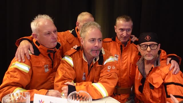 Är Brandsta City Släckers brandmän på riktigt?