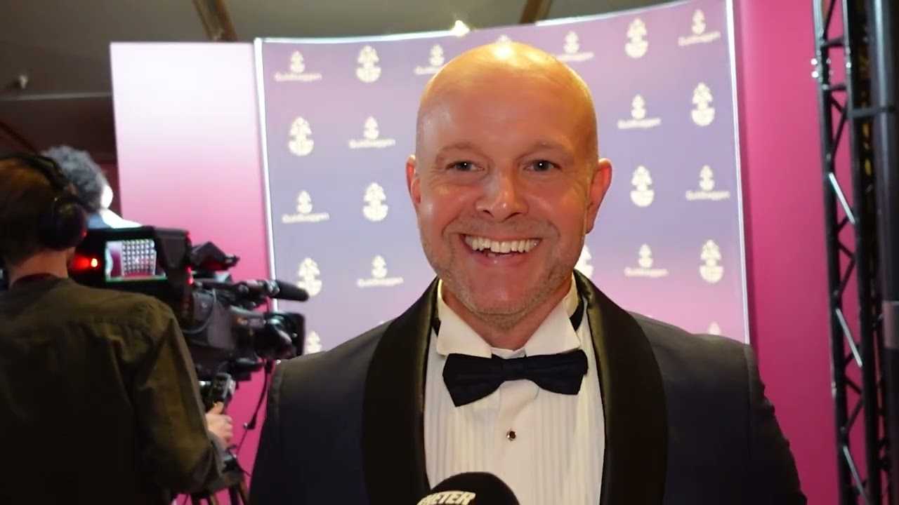 Fredrik Hallgrens nya "vanliga" jobb