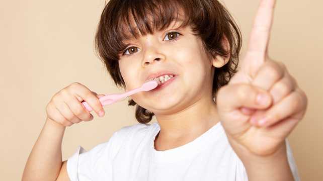 5 smarta tips för att få ditt barn att borsta tänderna